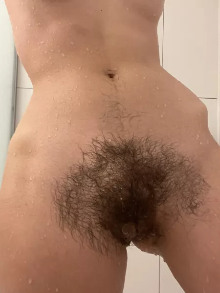 I hope you’re not getting bored of me! Here’s how my hairs flatten out when they’re wet. by fluffy_faerie