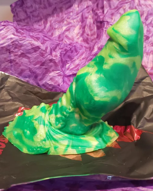 I just got in my new M/S Xar with suction cup. Can anyone tell me if the base is normal? The base is kinda thin and has a heavy lean to where it has a hard time standing up. by MannaManna28