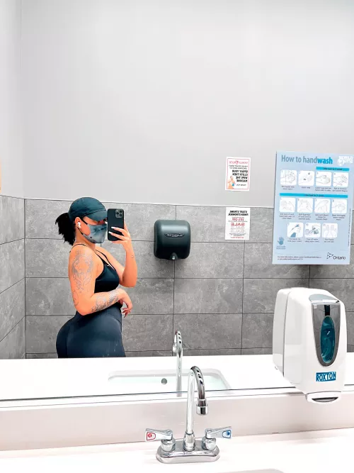 I just had an amazing leg day, can you tell? 🍑 by WavezXO