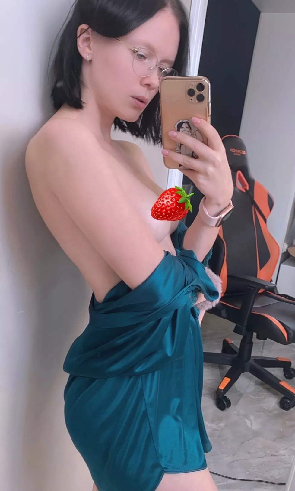 I just posted this pic (but without 🍓) on my OF feed posted by irina_sabetskaya