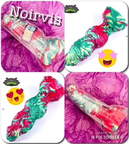 I just received my Christmassy small Fornax! It's too cute😍 by Noirvis