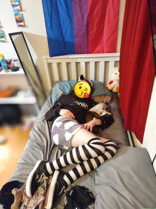 I just wanna cuddle with someone 🥺 by BoredForty4