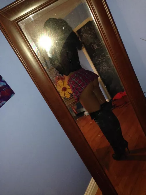 I just wanna lift it show you what’s underneath by daddy-af-