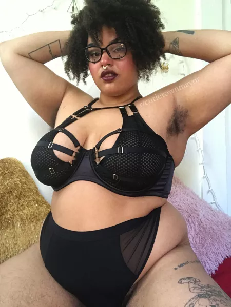 I just wanna stay in bed and take turns spoiling each other all weekend by lambpresident