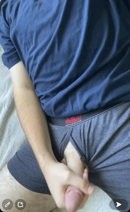 i just want a booty on my lap while I game 🙄 by bootyxxxl