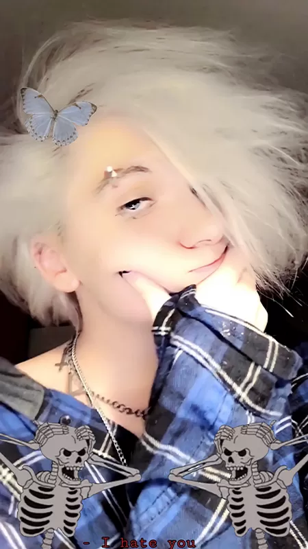 I just want a boy to play with my hair 🥺 upvotes appreciated too 🥺❤️ by AnOldHag_