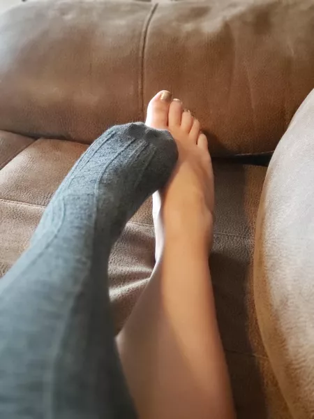 I just want someone to rip my socks off and rub my feet down by ringaround_thetosie