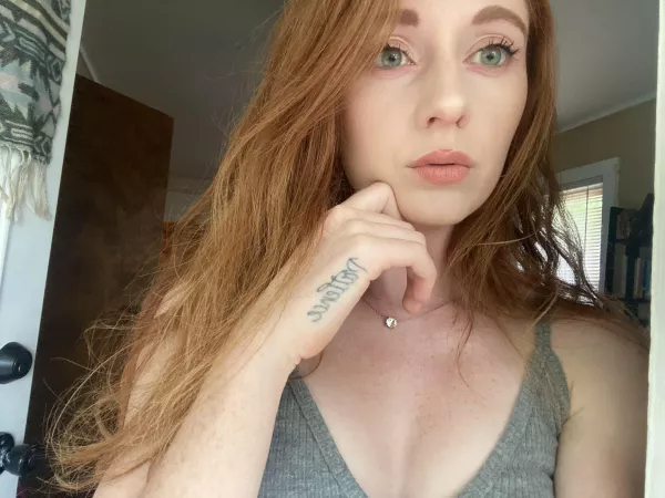 I kinda dig the whole “red eye shadow under the eye” thing by soph_wallace