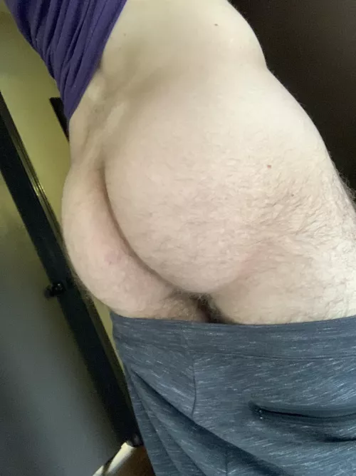 I… kinda need something pressed up against here. 😗 by cinnamon-love