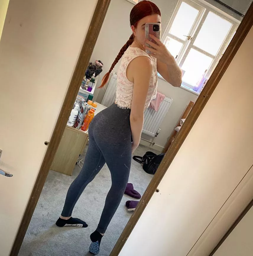 I know how good my booty looks in these yoga pants posted by summerpeachxox