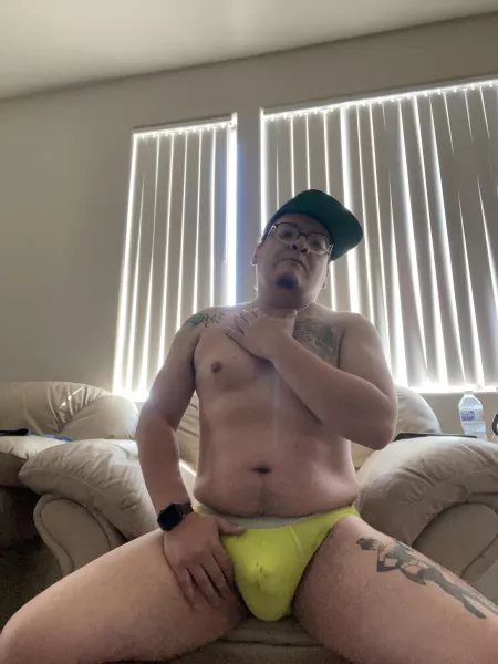 I know I’m not a looker, but I do feel sexy af in briefs! ✊🏻DMs open! by Thicc34V