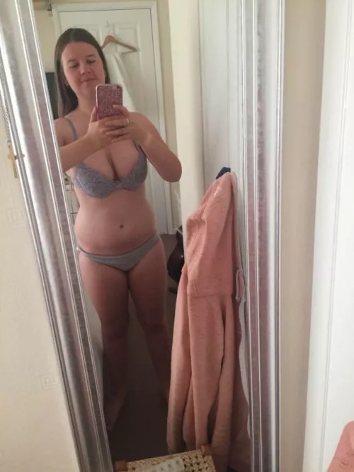 I know I’m not in the nude but I love this pic of me by EllieBelliefrogs