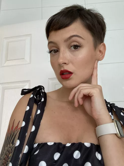 I know I'm not naked but I felt pretty before my date 😅 by daisydares