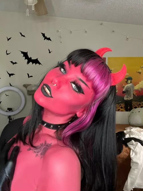 i know i’m not naked or anything but u wanted to show off my halloween costume!! by schleeey