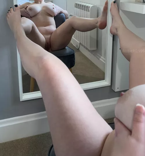 I know it’s a big mirror, but it’s so hard to fit all this thickness into one angle>>> by RosieH1996