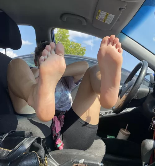 I know my soles drive you crazy 😇 by jazzhascutefeet