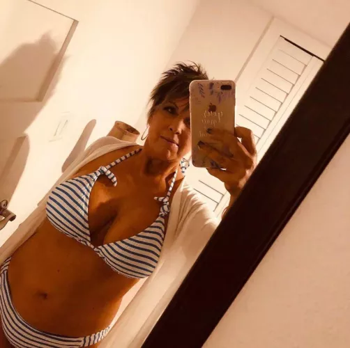 I know she isn’t for every one, but I totally have a MILF fantasy for Vickie. Would love to see her begging for young cock by xxxaccount123