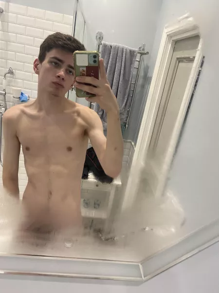 i know u wanna see what’s there 👀 by R7zRzhOg