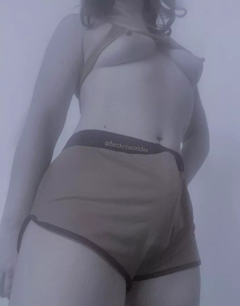 I know u want my bulge posted by Beckyzworldxx