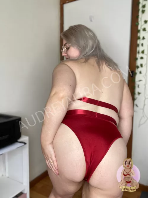 I know you wanna take a bite 😈 by AudreyAura