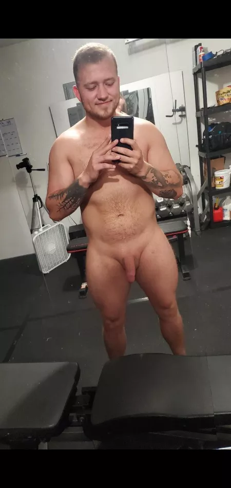 I leave the country for a year next week and it makes me wish I was better at hooking up with the women on tinder😅 by Justtravelling96