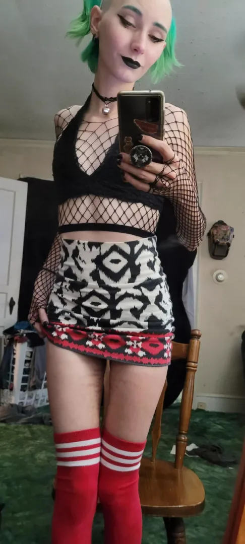 I like chokers with bells. 🔔 I want to jingle with every thrust. 🥴 [26f] posted by Puma_Lipps