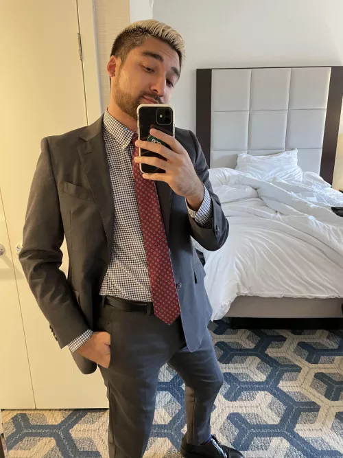 I like hotel room mirrors 😘 by TheOne216