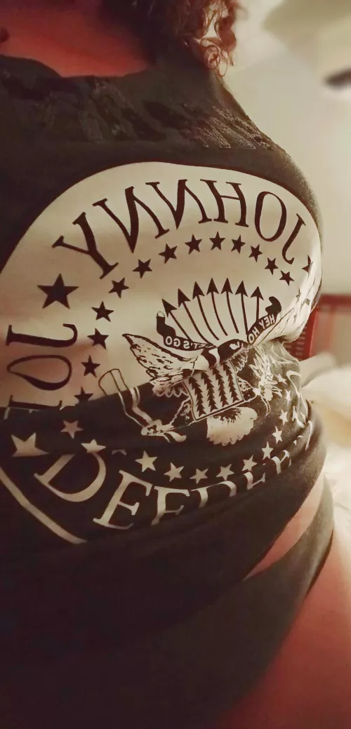 I like it hard and fast and loud by Bratty_Betty