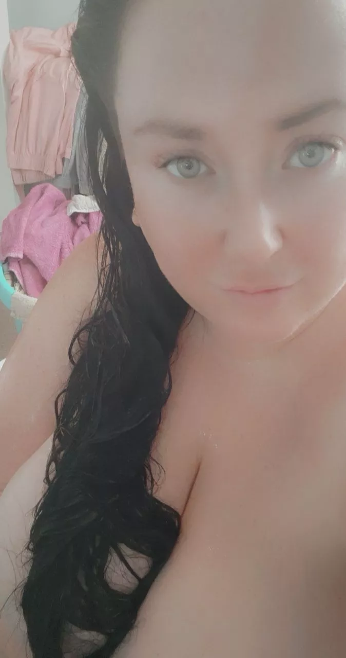 I like it pulled!! posted by curvyme66