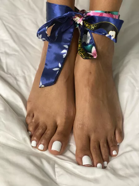 I like it tight by toesandtigerstripes