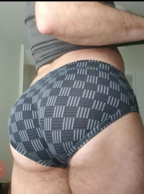 I like men to take off my pants to grab and spank my ass... What do you like? by bubblbuttboy