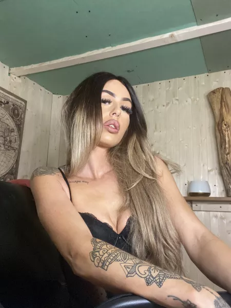 I like men who fuck my sexy body and leave cum dripping all over me by charlieeann