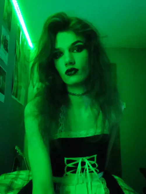 I like my hair in this pic :) 💚 by ZaHarg