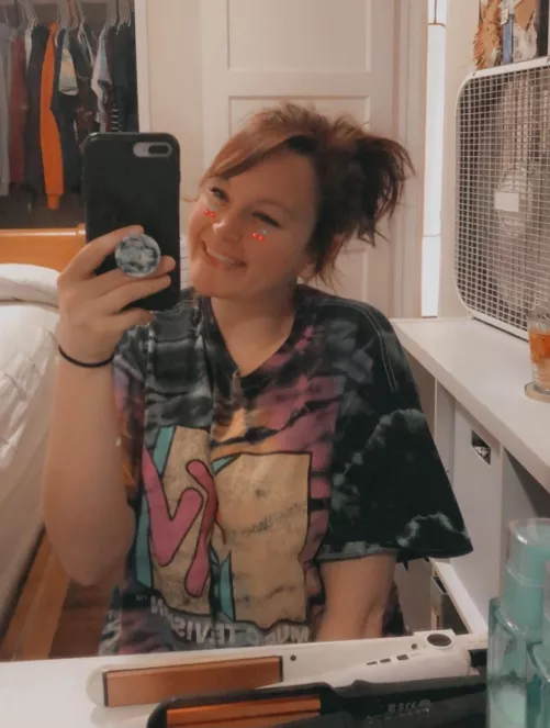 I like my smile here by lowlowbee