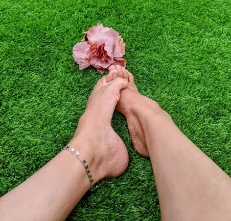 I like my toes when they are wrapped around something 🤤 by Crypt_fxxx