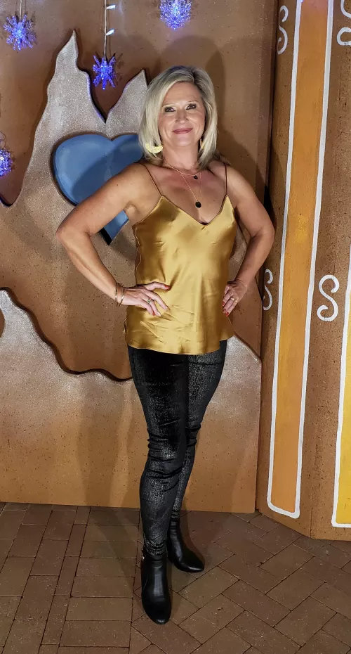 I like the lighting in this one. by HOTELLIE