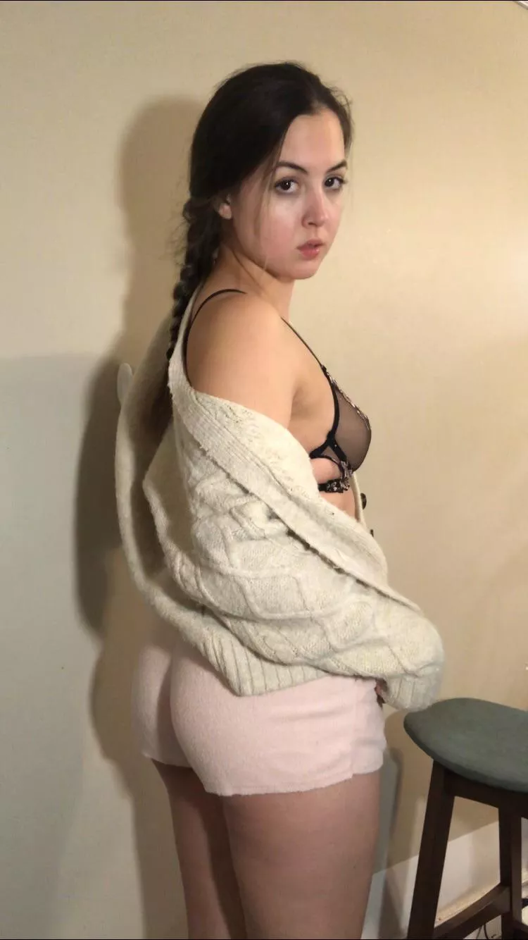 I like the way these shorts hug my booty posted by undrthesun