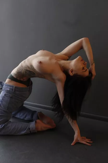 I like this strange pose by brunomald