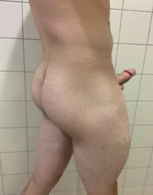 I like to be spanked by SeantheNakedOtter