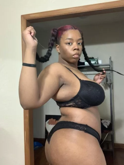 I like to be spanked 😘 by woahitsde