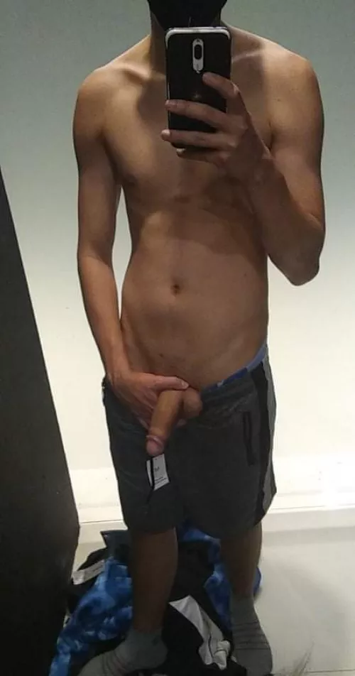 I like to go to shopping uwu by MetaMetaBoy