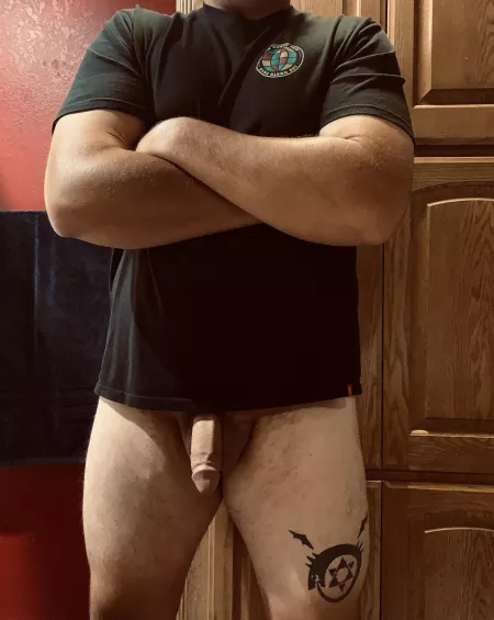 I like to think I have big arms 😅 by SQueenS570