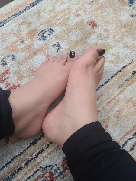 I like to think my feet are cute even thought they’re a bit chubby by Kari922