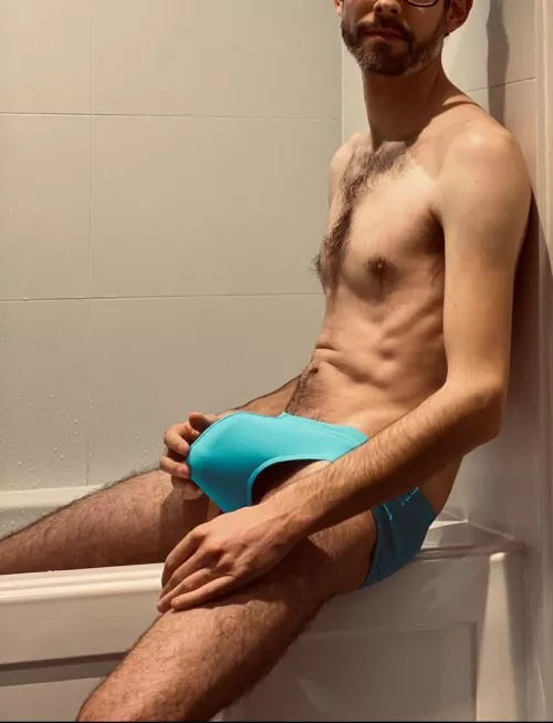 I like to touch my bulge by curiosity-strike