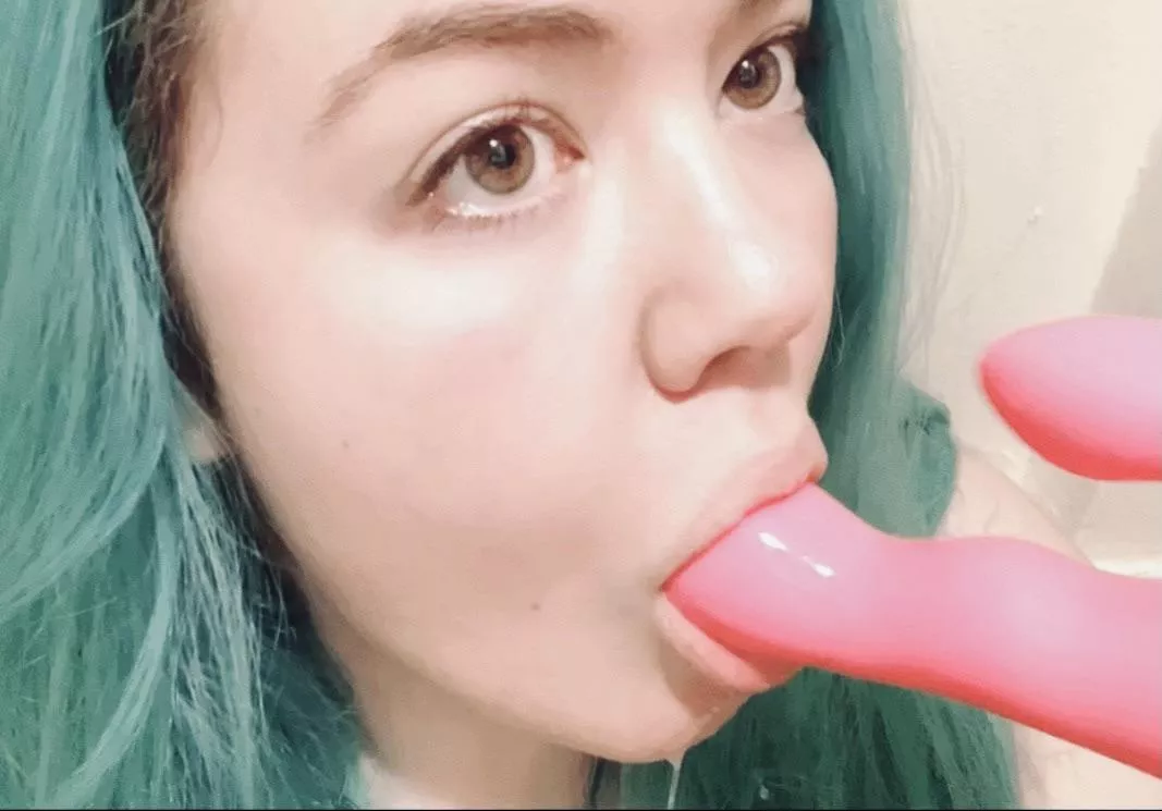 I like when it vibrates in my mouth and makes me drool 🤤 posted by facepaintqt