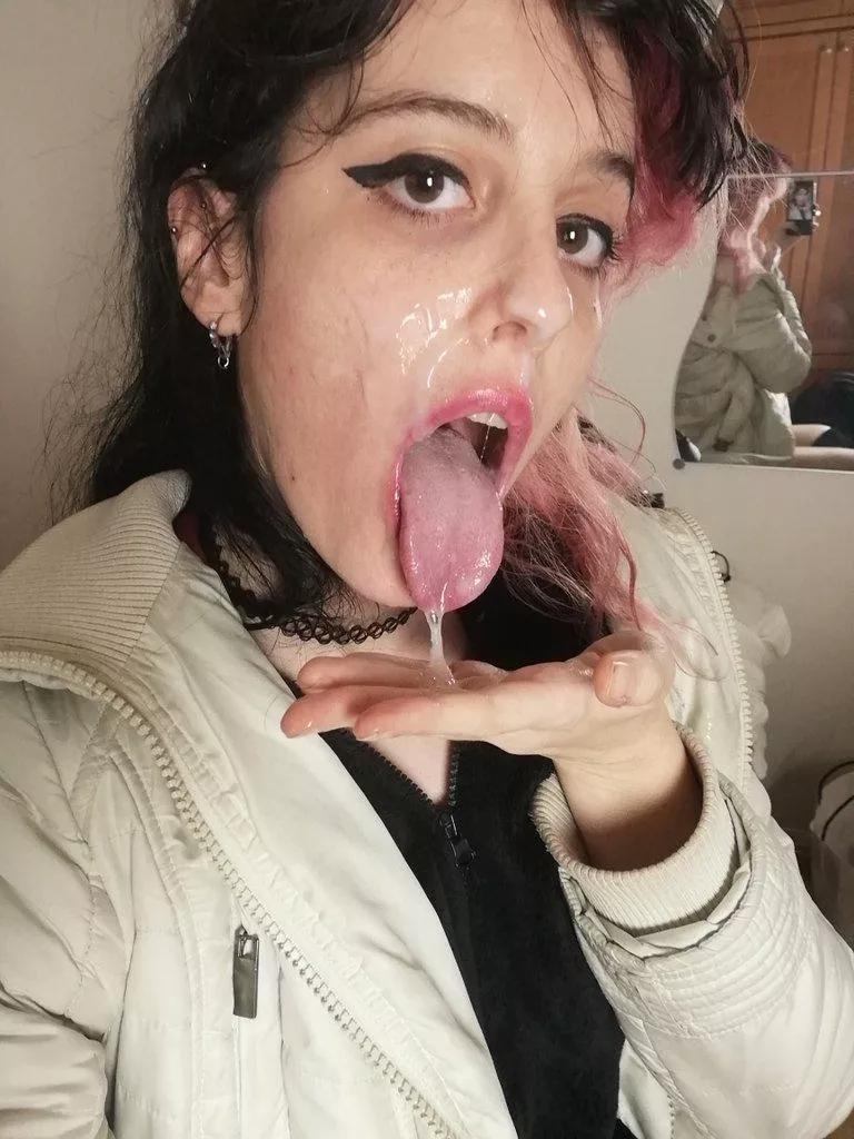 I look cute with cum on my face 🥰 posted by talia_bloodina