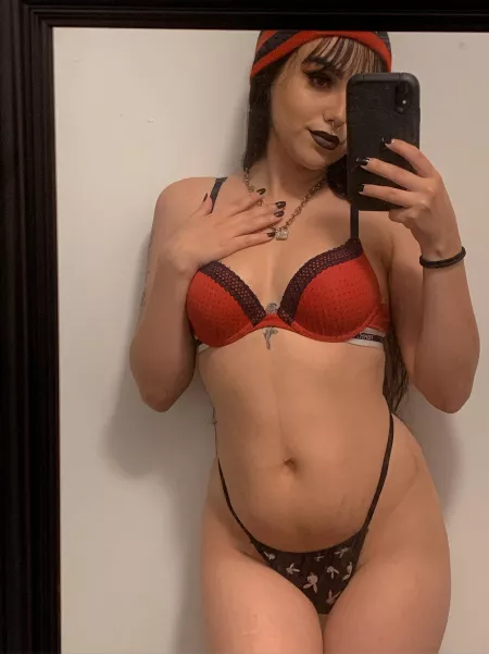 I look good in red, don’t you think?💋 by xScorpioBabe