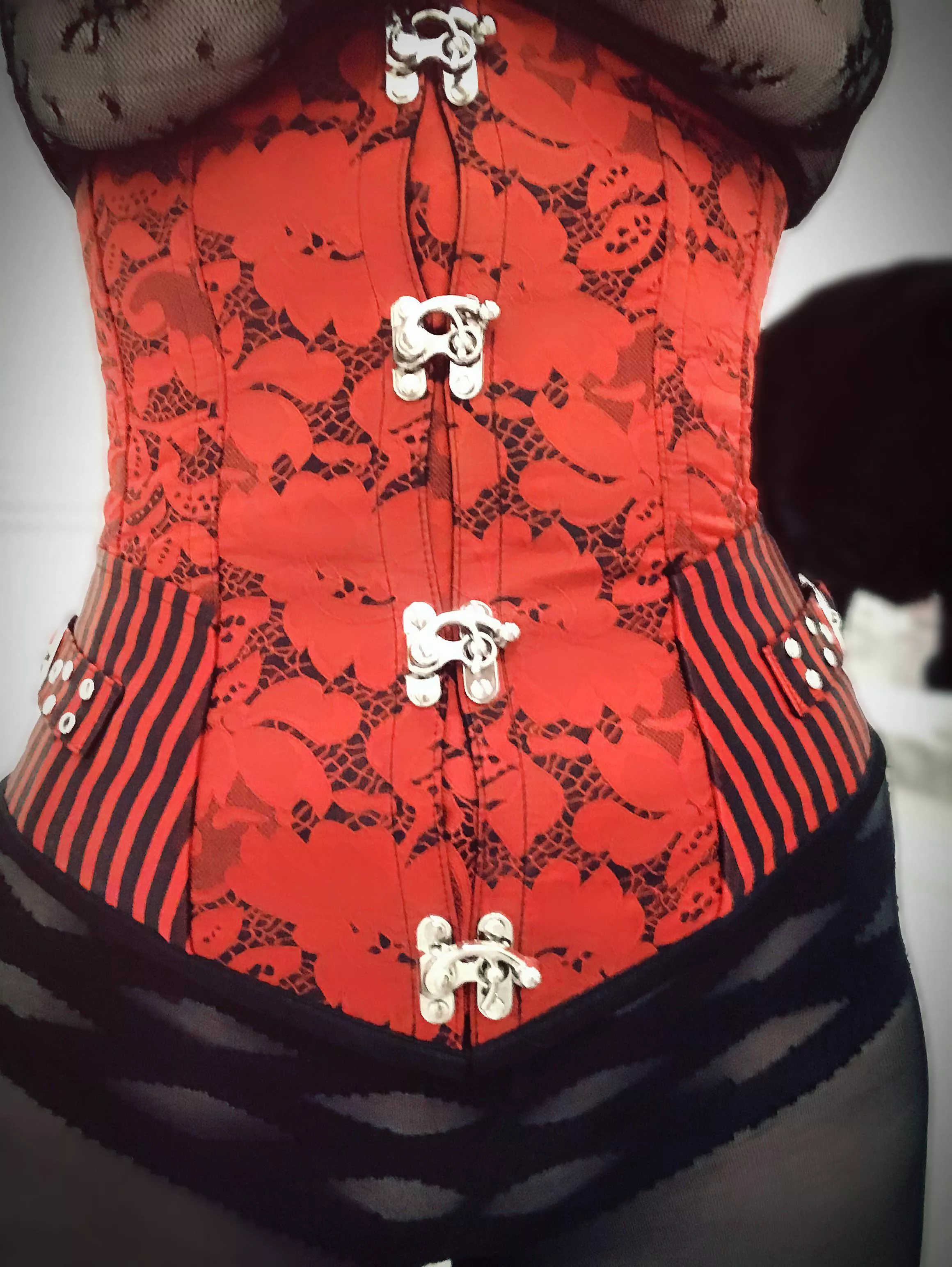 I love a good underbust corset posted by Lisichka_Strannik