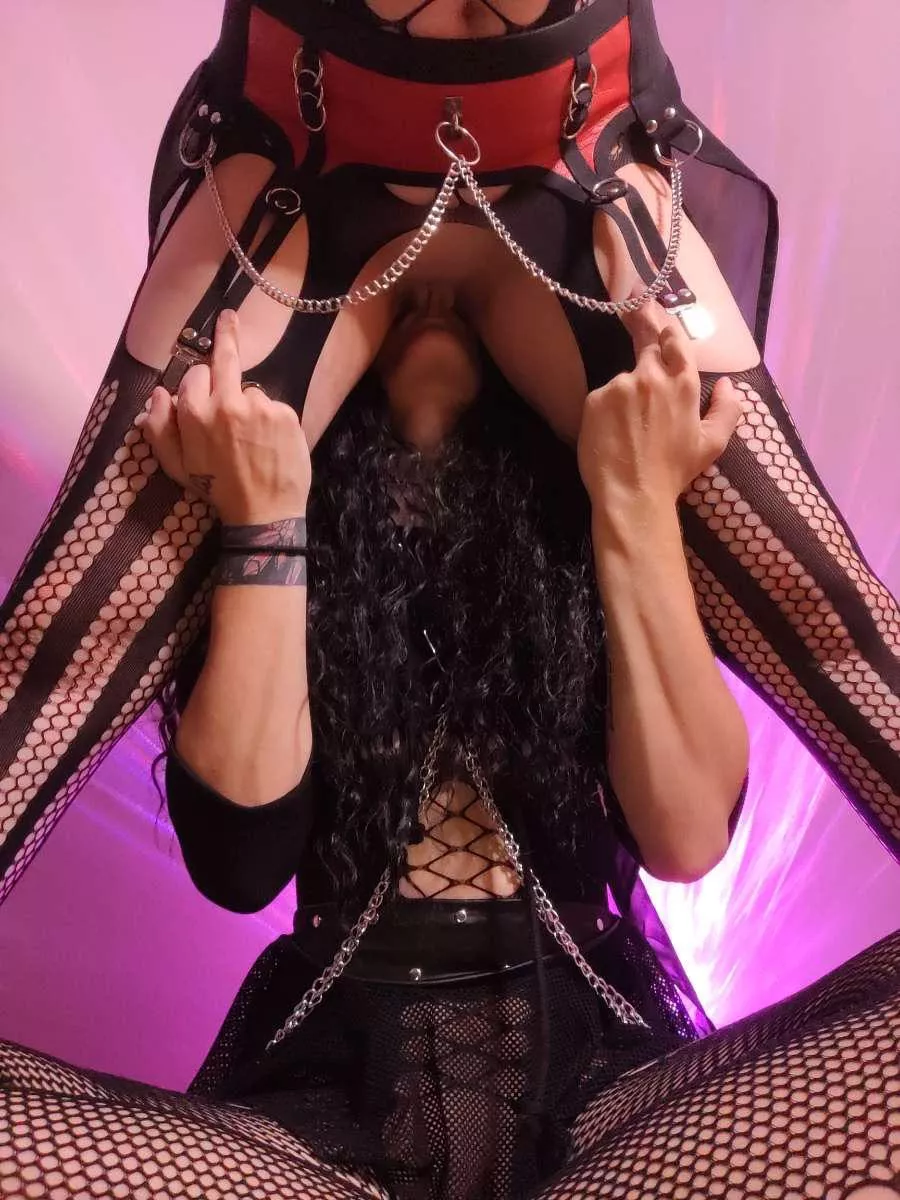 I love a little midnight snack 💦 posted by Katmandoo96