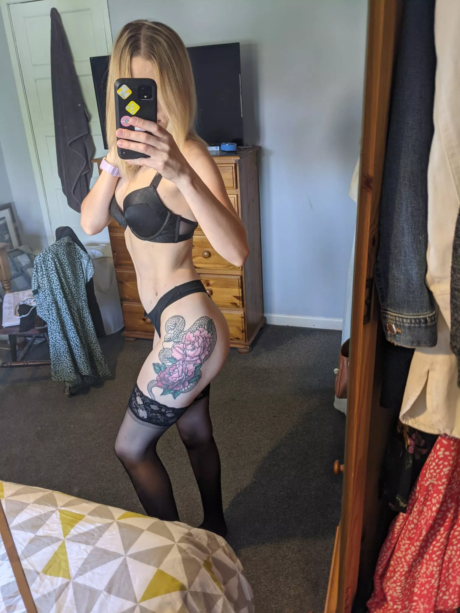 I love a mirror selfie! 😜 nudes | GLAMOURHOUND.COM